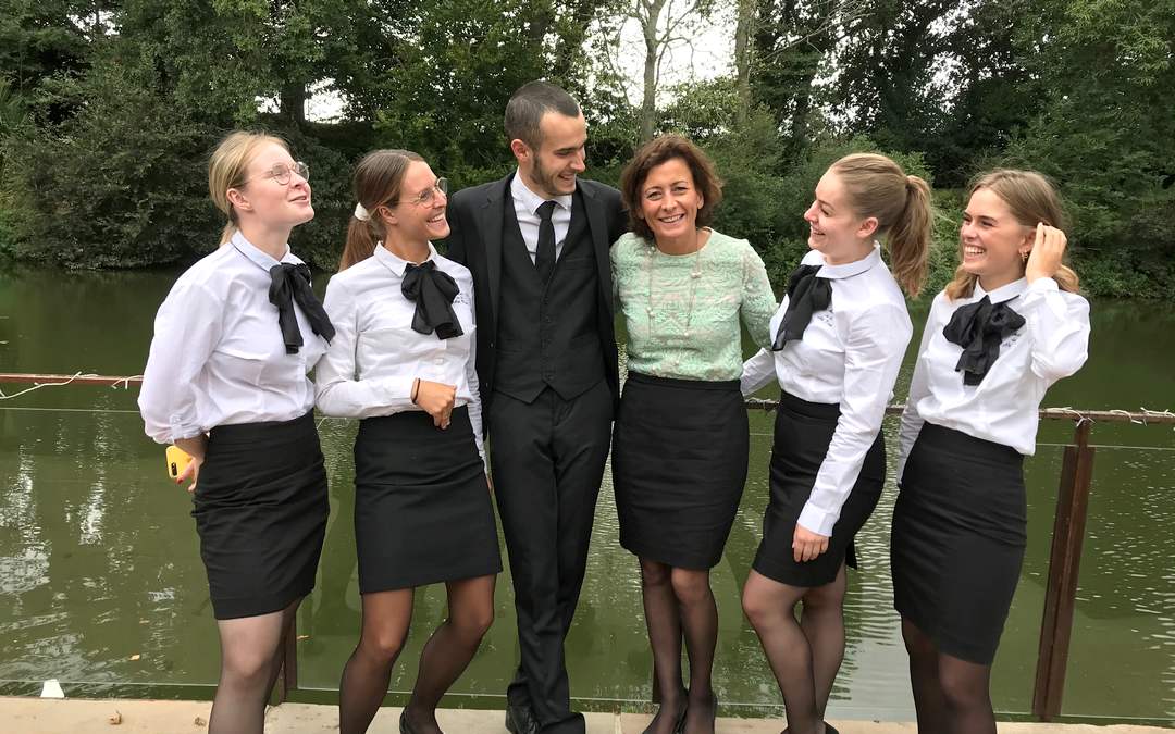 Marie Boutbien (au centre ) dirige, depuis les années 2000,  Le Manoir de la Noé Verte à Lanloup Plouha (22) dans les Côtes d’Armor.