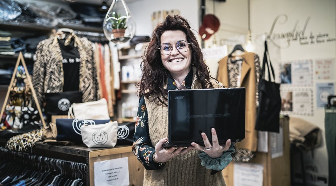 Maeva Beauvais, commerçante au Conquet, a créé un site vitrine pour doper l'offre digitale.