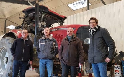 Yves Lecomte, (à gauche) dirigeant de Tracto Pièces et Jacques de La Hamelinaye, Directeur adjoint Yves Lecomte, (à gauche) dirigeant de Tracto Pièces et Jacques de La Hamelinaye, Directeur adjoint
