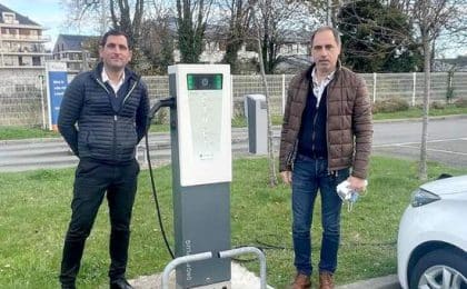 Xavier Borel, dirigeant d'Emeraude Solaire et Claude Le Brizé, dirigeant de Drop'n Plug