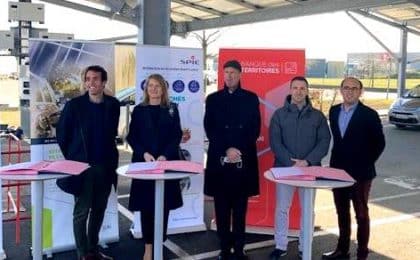 La PME See You Sun, créée en 2017 à Chantepie, près de Rennes développe des ombrières dotées de panneaux solaires reliés à des bornes de recharge de véhicules électriques.