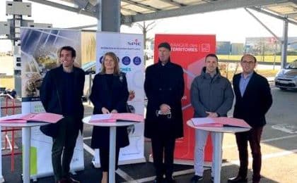 La PME See You Sun, créée en 2017 à Chantepie, près de Rennes développe des ombrières dotées de panneaux solaires reliés à des bornes de recharge de véhicules électriques. La PME See You Sun, créée en 2017 à Chantepie, près de Rennes développe des ombrières dotées de panneaux solaires reliés à des bornes de recharge de véhicules électriques.