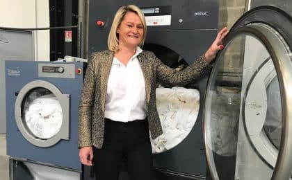 Anita Boyère, dirigeante de Azur Blanchisserie, développe sa PME auprès de l'hôtellerie locale.