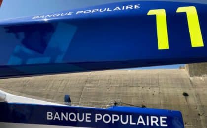 Le Maxi Banque Populaire XI a été mis à leau ce mardi, à Lorient.
