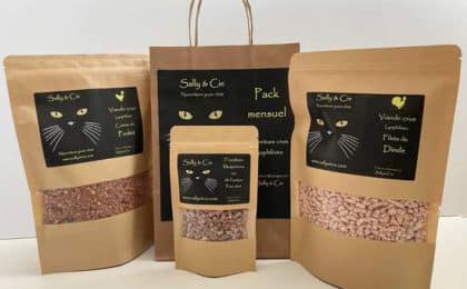 Sally & Cie se présente comme la première marque française de viande crue lyophilisée pour chats. Sally & Cie se présente comme la première marque française de viande crue lyophilisée pour chats.
