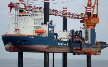 Les travaux de forage des pieux d’ancrage des fondations seront réalisés par la société Van Oord à partir du navire Aelous.