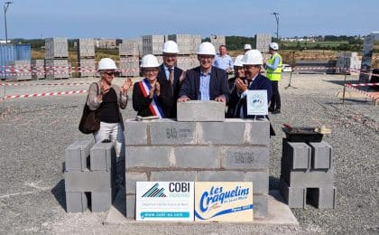 Régis Boiron, au centre, entouré des représentants de l'Etat, de la Région, de l'agglomération de Saint-Malo et de la mairie de Saint-Jouan-des-Guérets