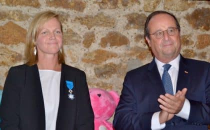 Nolwenn Febvre a reçu, ce jeudi 23 septembre, des mains de François Hollande la médaille de chevalier de l’ordre national du mérite Nolwenn Febvre a reçu, ce jeudi 23 septembre, des mains de François Hollande la médaille de chevalier de l’ordre national du mérite