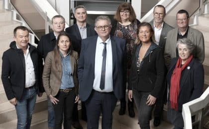 Jean-Claude Balanant, président de la CCI Côtes d'Armor , entouré des 9 élus membres du bureau