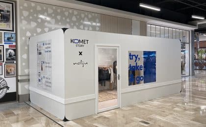 Tumen et Anya à la tête de Komet Story ont installé, ce 24 janvier, une première boutique de mode entièrement automatisée et éphémère dans le centre commercial Grand Quartier à Rennes.