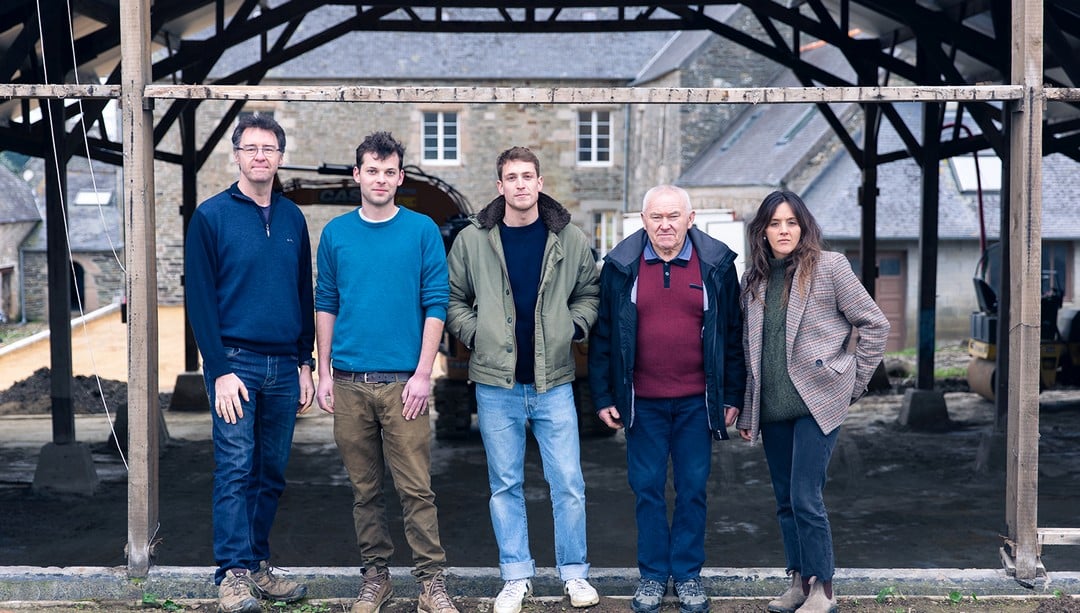 En partant  de la gauche : Raphaël Nicol (2ème), Martin Gestin (3e) et Elena Fichet (à 5e), trois des membres de l’équipe de la Grange Vadrouille