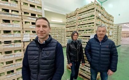 Florent Doussal, nouveau directeur général de Jacob, en compagnie d’Anne et Louis Jacob, qui accompagnent les repreneurs dans la reprise de leur entreprise familiale.