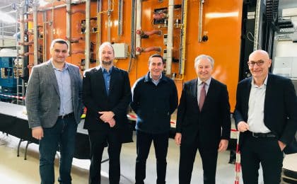 Christian Peugeot (2e en partant de la droite) est venu rencontrer les dirigeants et collaborateurs de Bretagne Céramique Industrie. Christian Peugeot (2e en partant de la droite) est venu rencontrer les dirigeants et collaborateurs de Bretagne Céramique Industrie.