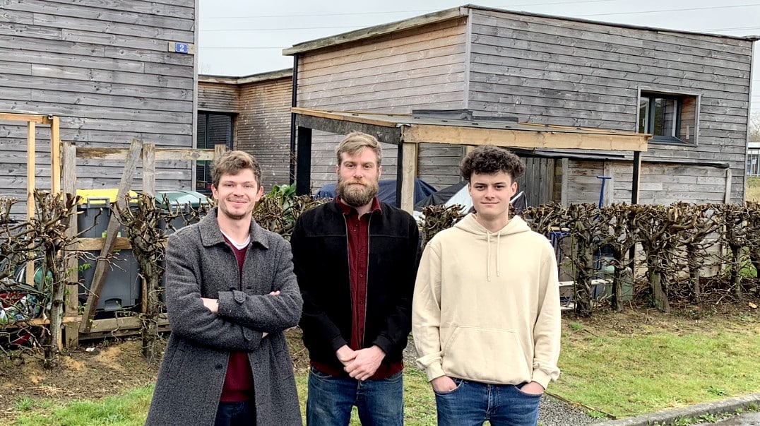 Piere Lumalé, Martin Ruau et Lucas Vigouroux ont fondé Hélicity à Rennes en 2020, après avoir construit leur propre maison écologique