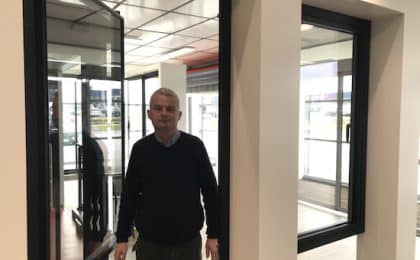 Bernard D’Assignies a repris la Miroiterie du Blavet, à Pontivy (56). Bernard D'Assignies a repris la Miroiterie du Blavet, à Pontivy (56).