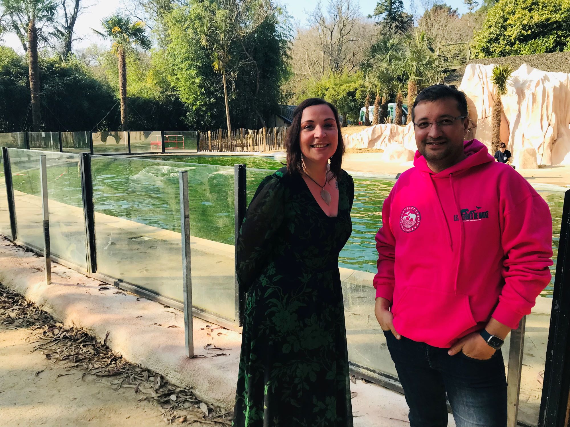 Clémence Guillemot et Sébastien Musset, et toute l'équipe, préparent l'ouverture du parc animalier Les terres de Nataé.