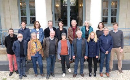 Seize des vingt membres du Haut Conseil Breton pour le Climat devant l’Hôtel de Courcy à Rennes avec au centre 1er rang Vincent Dubreuil et Anne-Marie Treguier , premiers co-présidents