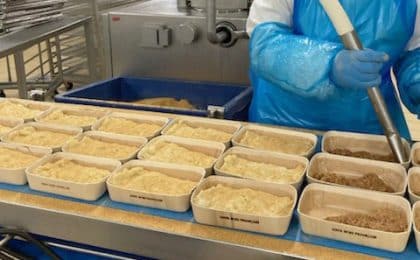 Chez Stalaven à Yffiniac, les barquettes des gratins sont désomais entièrement en bois 100% français. Chez Stalaven à Yffiniac, les barquettes des gratins sont désomais entièrement en bois 100% français.