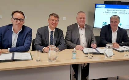 De g à d : Eric Rousselin , directeur du CA en Ille-et-Vilaine, Jean-Christophe Merkler délégué régional à la Poste, Jean-Pierre Rivery, Président de la CCI Bretagne  et Sébastine Galodé, Directeur régional AG2R La Mondiale