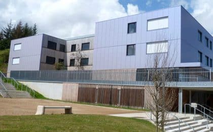 L’internat Henri-Avril à Lamballe (22), inoccupé pendant l’été, va accueillir 80 travailleurs saisonniers cet été. L’internat Henri-Avril à Lamballe (22), inoccupé pendant l’été, va accueillir 80 travailleurs saisonniers cet été.