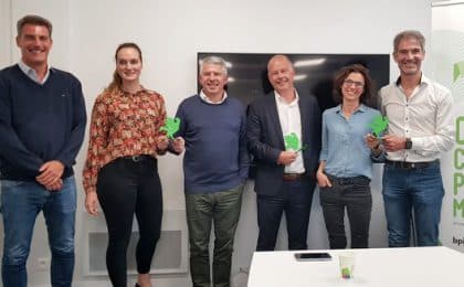 De droite à gauche sur la photo – David Godest, fondateur de Dolmen, co-fondateur de Treebal – Sophie Leclercq, co-fondatrice de Dolmen – Hervé Lelarge, directeur régional de Bpifrance Bretagne – Olivier Clanchin, président du groupe Olga (ex Triballat Noyal) – Héloise Le Bars, Co-responsable RSE chez Olga – Alexandre Chrétien, co-fondateur de la Convention des Entreprises pour le Climat De droite à gauche sur la photo - David Godest, fondateur de Dolmen, co-fondateur de Treebal - Sophie Leclercq, co-fondatrice de Dolmen - Hervé Lelarge, directeur régional de Bpifrance Bretagne - Olivier Clanchin, président du groupe Olga (ex Triballat Noyal) - Héloise Le Bars, Co-responsable RSE chez Olga - Alexandre Chrétien, co-fondateur de la Convention des Entreprises pour le Climat