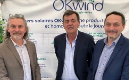 Louis Maurice, président du groupe OKwind (au centre), lors de la signature de la convention de partenariat avec le groupe KERALIA représenté par Jean-Philippe Crocq, président (à droite) et Manu Crocq, directeur du développement commercial