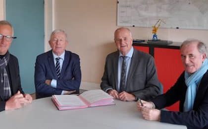 signature_convention_accueil_paquebots_christophe_chabert_michel_gourtay_armel_gourvil_et_jacques_le_failler