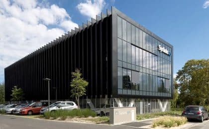 Syrlinks emploie 140 personnes pour un chiffre d’affaires annuel de 24 millions d’euros. Syrlinks emploie 140 personnes pour un chiffre d’affaires annuel de 24 millions d’euros.