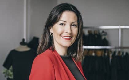 Cathy Vallée développe une nouvelle activité, KatSize ou la fabrication de robes noires personnalisées