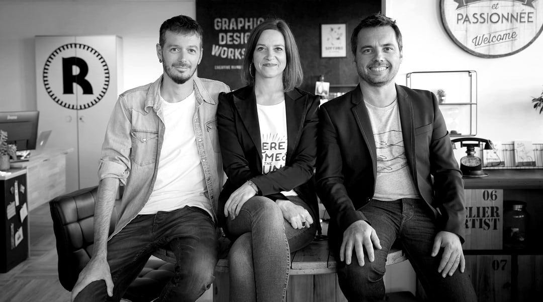 Pierre, Sabrina et Romain, le trio aux commandes de la Raffinerie, agence installée à Lannion (22).