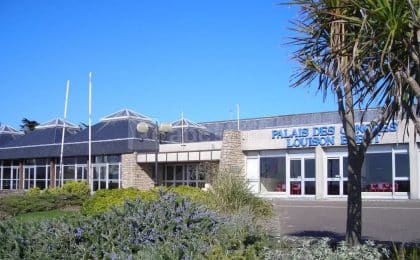 Dans le cadre du Fonds vert, la commune de Quiberon dans le Morbihan bénéficie d’une subvention d’ 1M€ pour son projet de renovation énergétique d’un complexe sportif et du palais des congrès, couplée à la construction d’une chaufferie biomasse et son réseau de chaleur Dans le cadre du Fonds vert, la commune de Quiberon dans le Morbihan bénéficie d'une subvention d' 1M€ pour son projet de renovation énergétique d’un complexe sportif et du palais des congrès, couplée à la construction d’une chaufferie biomasse et son réseau de chaleur