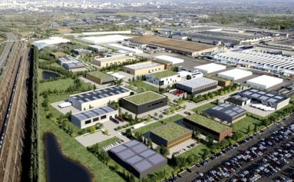 les temps de formation se dérouleront sur un plateau technique dédié, appelé aussi « chantier-école » situé sur le site de La Janais, à Rennes Les temps de formation se dérouleront sur un plateau technique dédié, appelé aussi « chantier-école » situé sur le site de La Janais, à Rennes