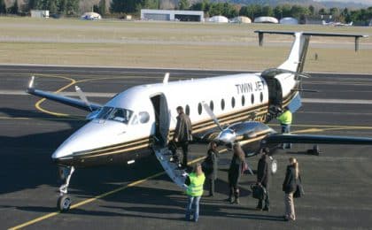 Créée en mai 2001, Twin Jet fait partie du groupe Fleet Management Airways (FMA), actionnaire majoritaire de la compagnie aérienne Créée en mai 2001, Twin Jet fait partie du groupe Fleet Management Airways (FMA), actionnaire majoritaire de la compagnie aérienne