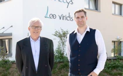 Pierre-Armand THOMAS, président du groupe Tacthys et Pierre-Antoine BÉAL, directeur général, devant leurs nouveaux locaux à Brest Pierre-Armand Thomas, président du groupe Tacthys et Pierre-Antoine BÉAL, directeur général, devant leurs nouveaux locaux à Brest