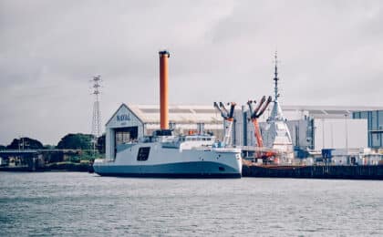 Naval Group : cérémonie de mise à flot de la FDI, baptisée Amiral Louzeau,